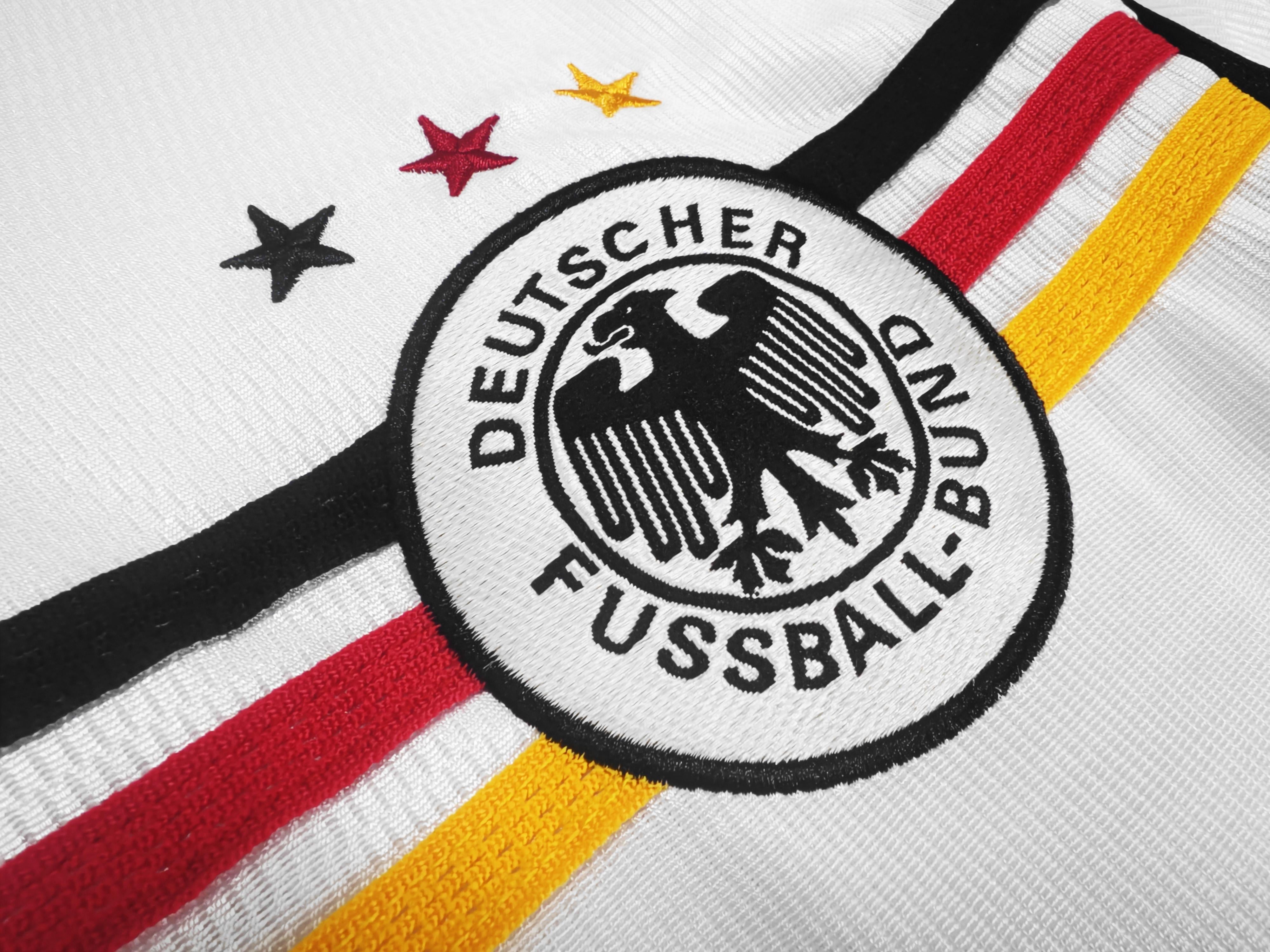 Camisa Retrô Alemanha Home Copa do Mundo Versão 1998 "Bierhoff" N°.20