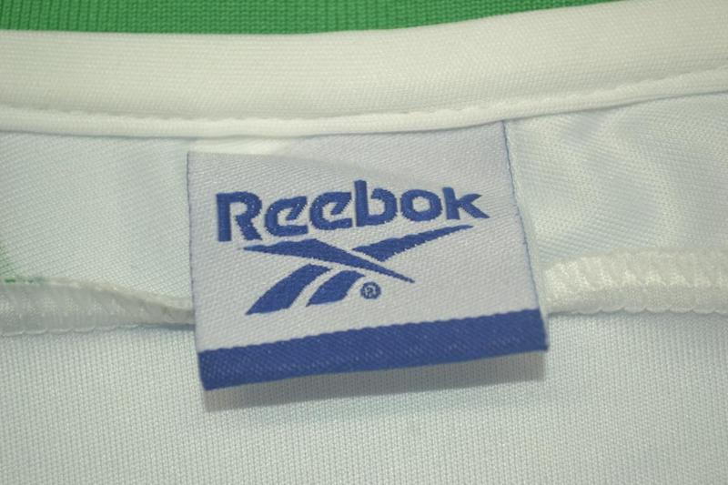Camisa Retrô Sporting Lisboa Home UCL Versão 02/03 "Ronaldo" Nº 28