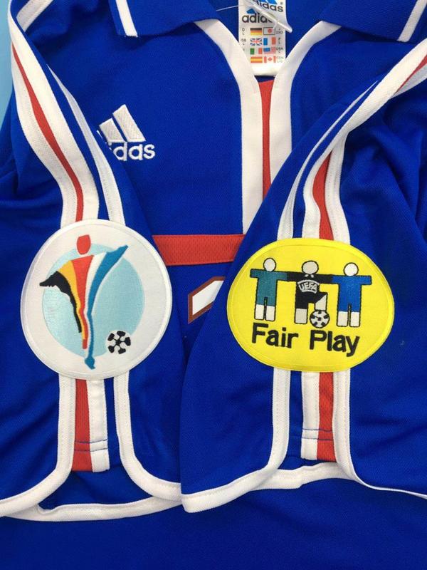 Camisa Retrô França Home Final Versão UEFA Europameisterschaft 2000 "Zidane" N°10