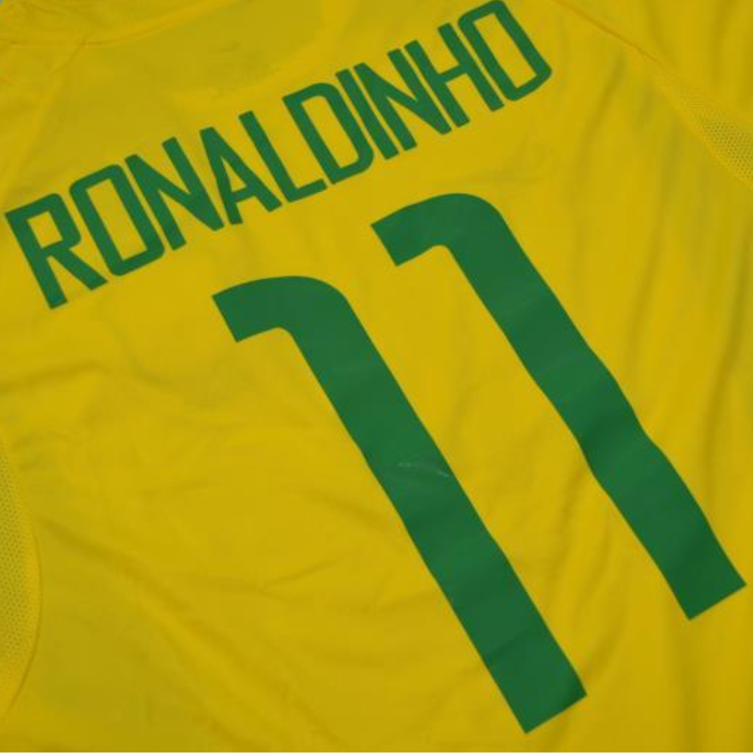 Camisa Retrô Brasil Home Copa do Mundo Versão 2002 "Ronaldinho" N°.11
