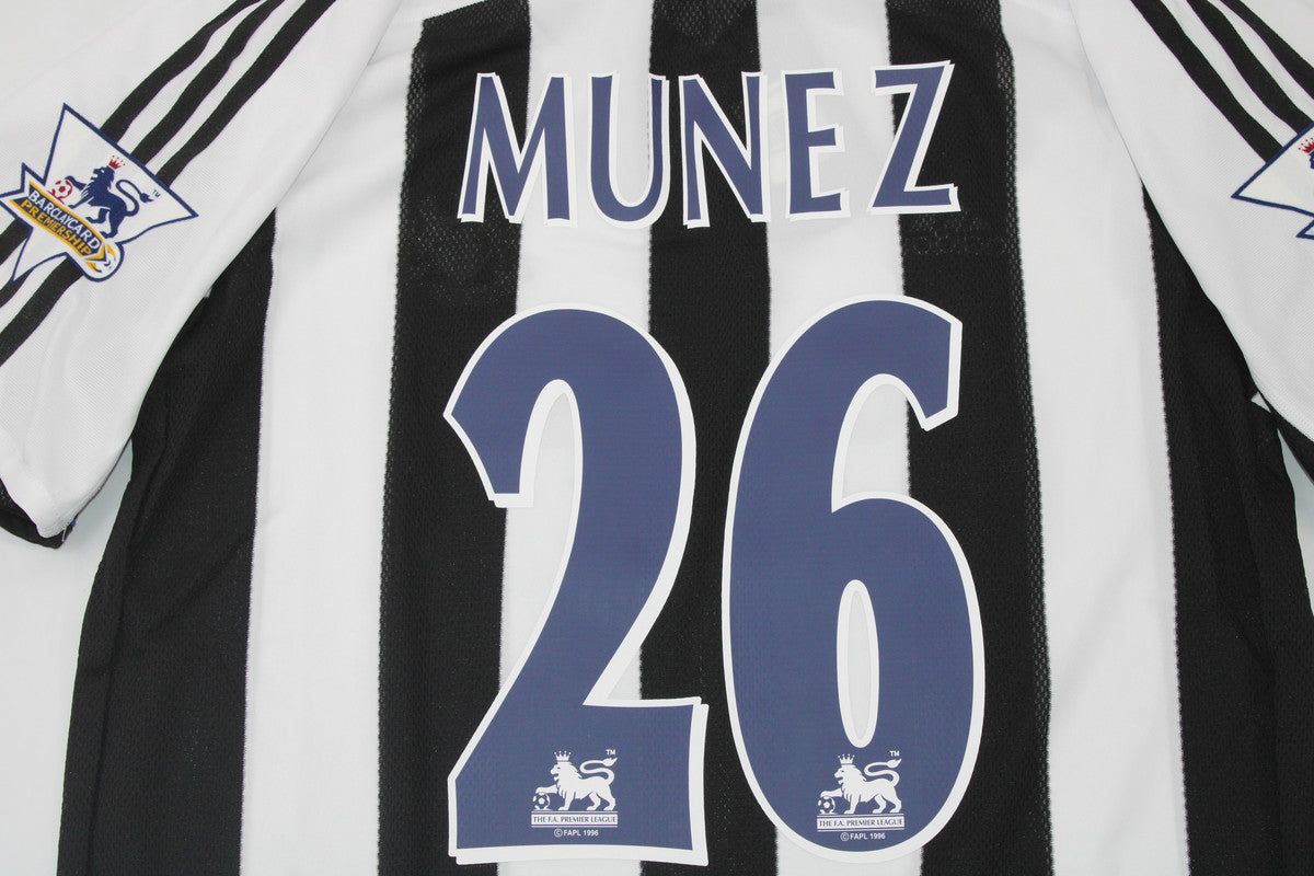 Camisa Retrô New Castle Home 03/05 "Munez" Nº 26